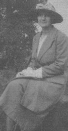 Margaret SENIOR (1899-1972) (daughter of John Senior & Ellen Hargreave (wife of Ernest Watson)